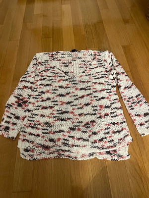 H&M knitted blouse with V neckline, like new, multicolor, size M