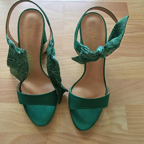Vicenza sandals new, size 41, green, 9" heel
