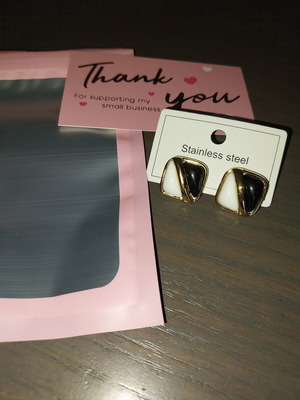 Earrings new black and white
