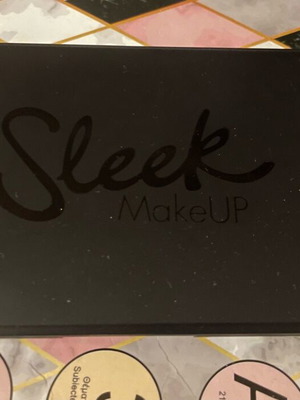 Sleek makeup palette unused