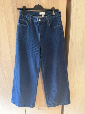 H&M bell-bottom jeans like new, size S
