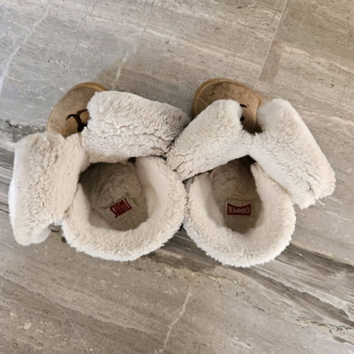 Camper boots size 22 for girl used with fur lining