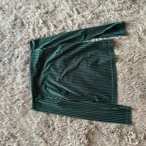Green long-sleeve off-shoulder Wyldr blouse like new, size XS