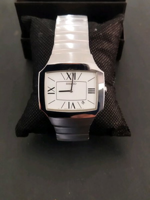 Seiko 7N39-0BA0 Quartz men's watch new, silver