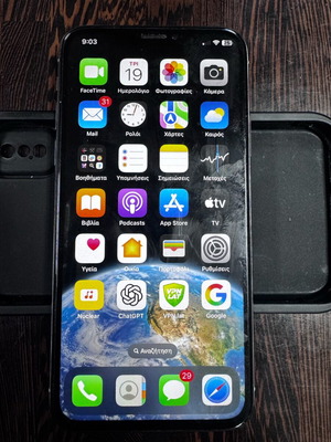 iPhone XS 64GB used with cases charger and screen protector