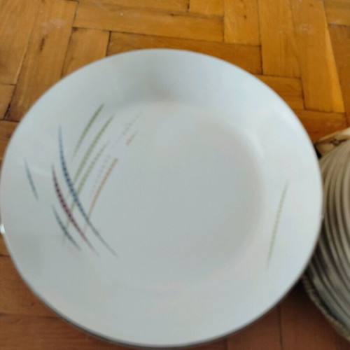Ceramic plates set like new, 11 deep, 11 shallow, 11 fruit