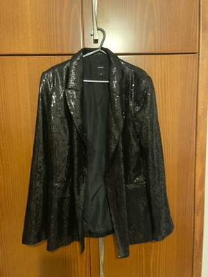 Blazer with black sequins like new, size M