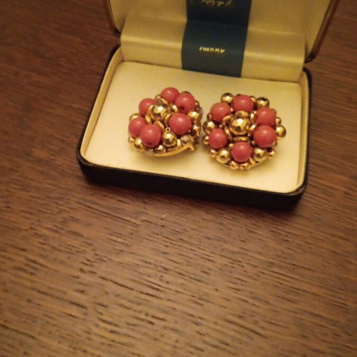 Art Deco clip earrings like new with coral and gold sterling steel