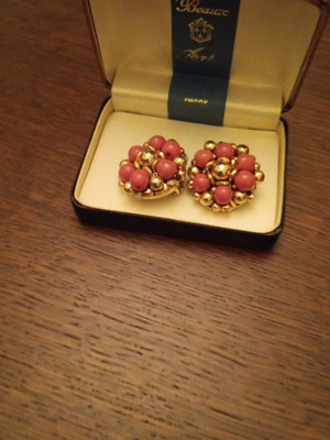 Art Deco clip earrings like new with coral and gold sterling steel