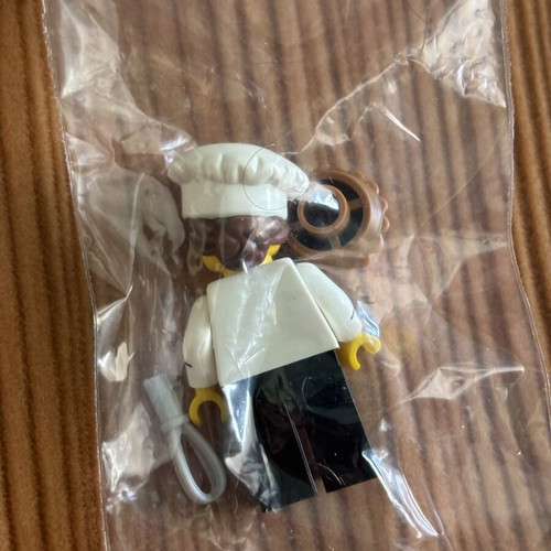 Gourmet Chef Lego CMF Series 17 minifigure, complete set with accessories