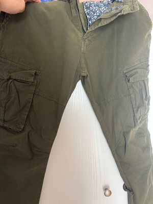 Cargo pants like new in olive color, size L