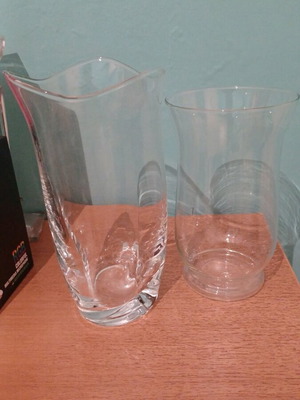 Two flower vases like new, thick and thin glass