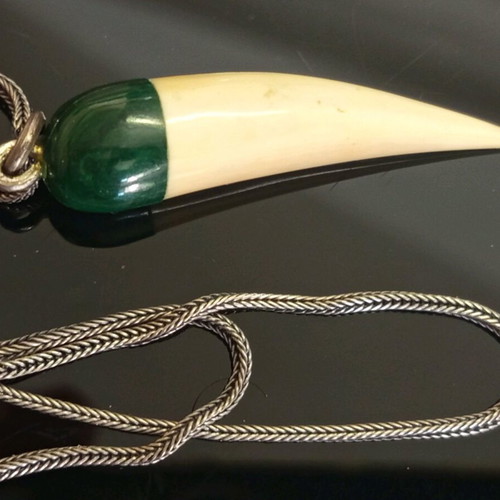 Pendant tooth style with 925 silver chain used unisex vintage