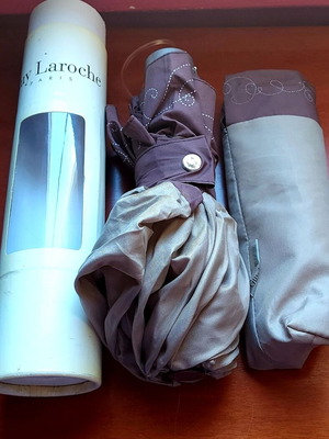 Guy Laroche umbrella like new, beige and brown with case