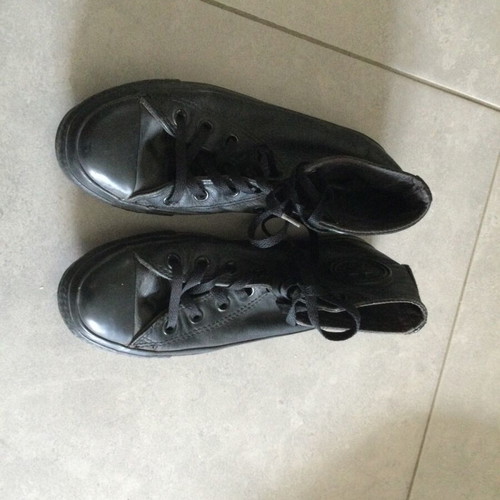 AllStar athletic shoes black leather like new size 5