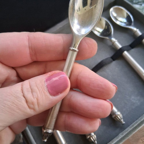 Collectible spoons like new, velvet case, late 1800s