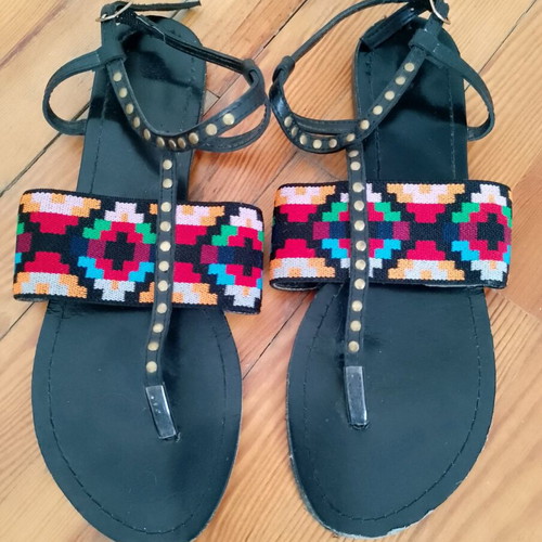 Boho sandals with ankle strap, size 40, like new, multicolor