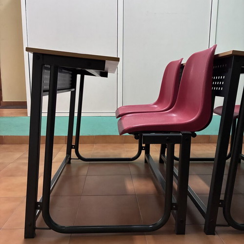 Tutoring desks like new, set of 7