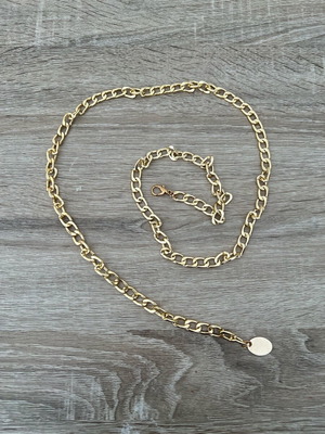 Chain belt like new, gold color