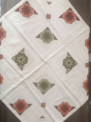 Embroidered tablecloth with daisies new, beige etamine 95x95cm