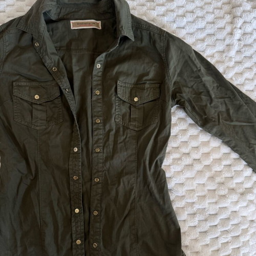 Stradivarius khaki shirt with pockets like new, fitted
