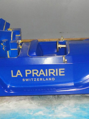 La Prairie Limited Edition 2024 Holiday Decorative Model Car