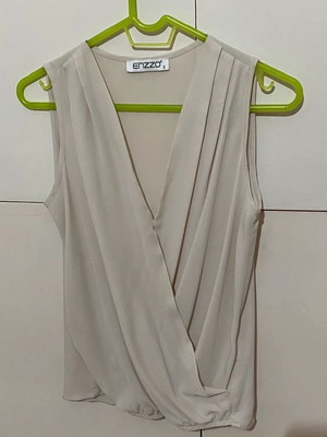 Enzzo wrap top beige size S like new