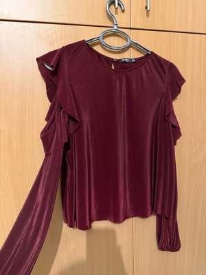Bershka blouse burgundy pleated with ruffles size L like new