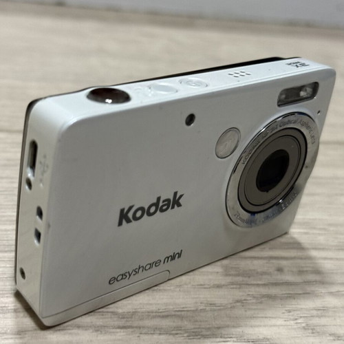 Kodak Easyshare Mini camera like new with memory card and battery