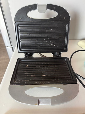 Toaster used, functional