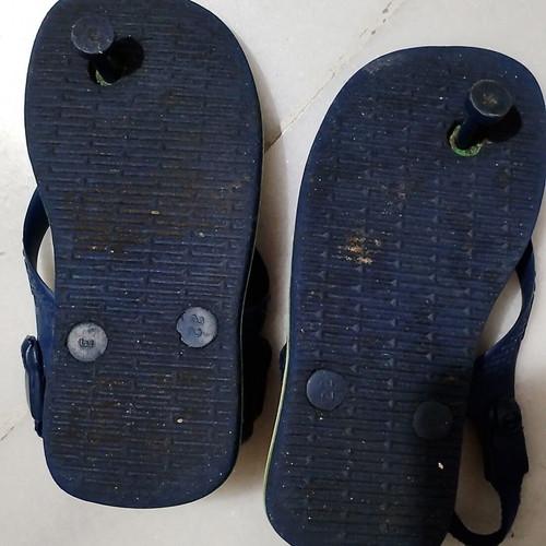 Havaianas toddler flip flops used, size 22, blue