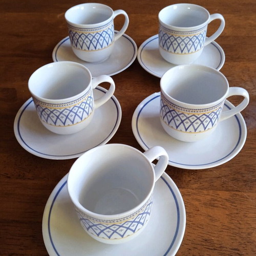 Coffee cups collectible like new with Zajecar saucers