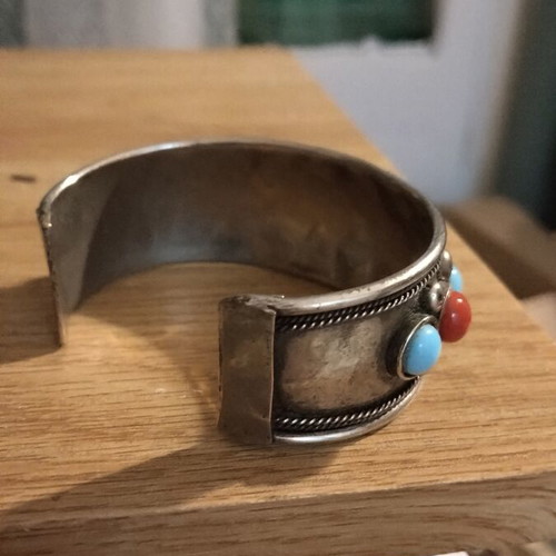 Vintage Boho bracelet like new, silver with turquoise and coral