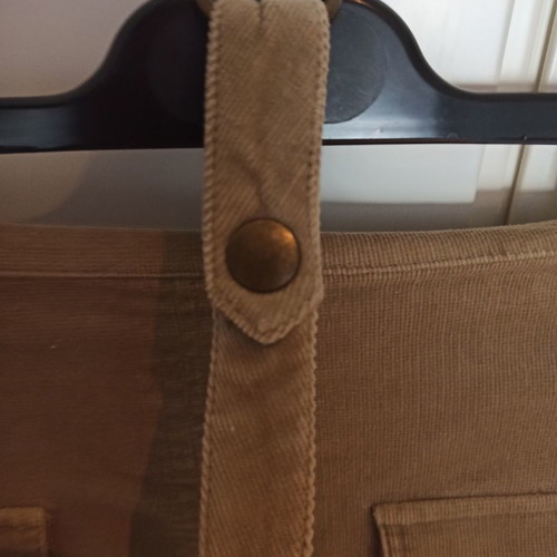 Corduroy skirt with belt and pleats in excellent condition size S