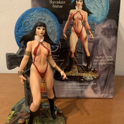 Vampirella statue new, limited edition 2001