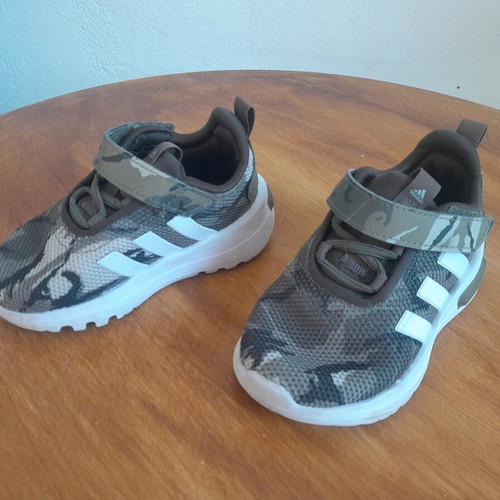 Adidas kids shoes No.22 khaki like new