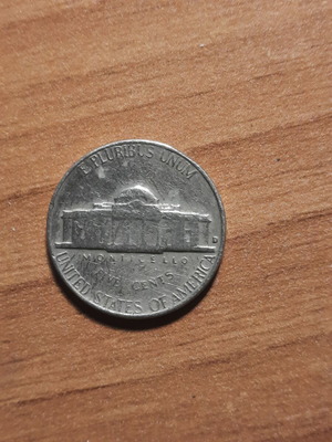 Five Dolars D U,S,A collectible coin used