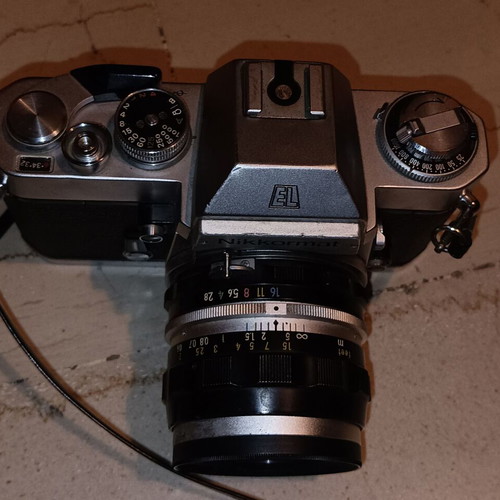 Nikon Nikkormat EL 35mm Film Camera with Nikkor-S 35mm f/2.8 Lens like new