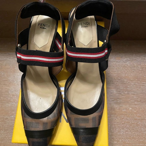 Fendi Colibri pumps like new, size 40