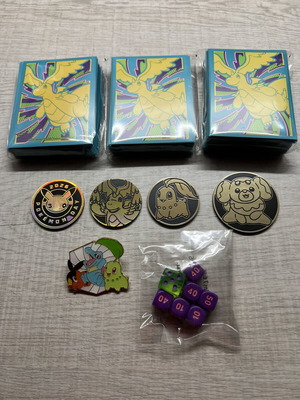 Mega Set Pokémon TCG with 3 Dragonite Sleeves, 4 Collectible Coins, Pin & Elite Trainer Box Dice