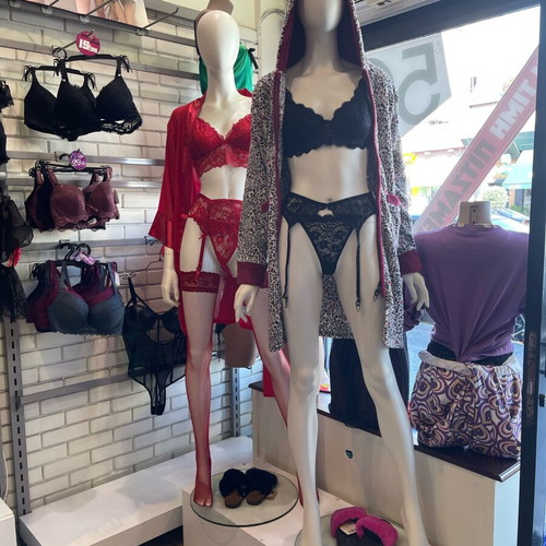 Display mannequins and metal hangers like new, 3 white mannequins, 600 black hangers