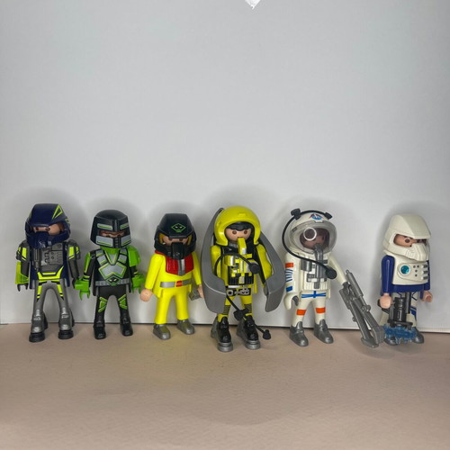 Playmobil space lot with 6 figures used, some missing parts