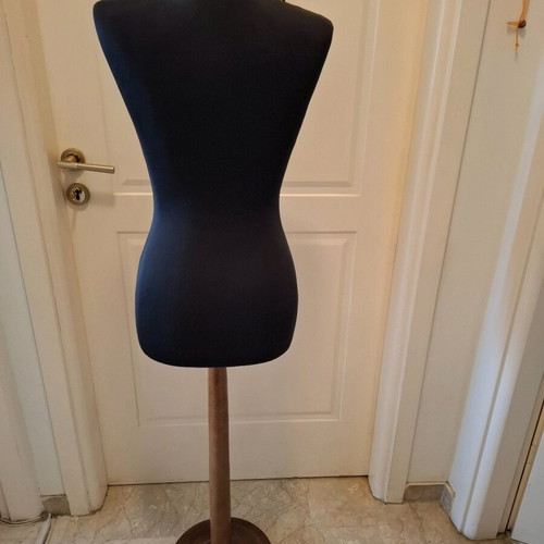 Decorative Sewing Mannequin like new, height 1.50m, wooden base