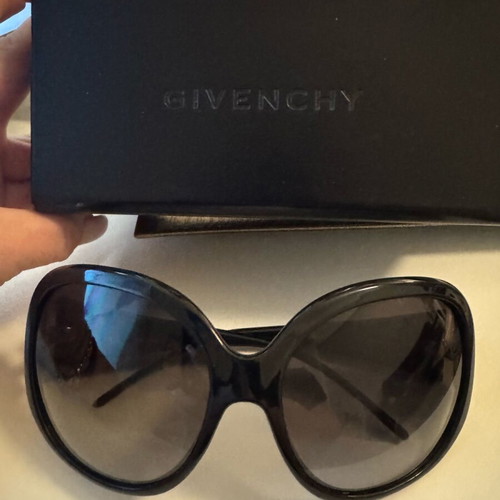 Givenchy sunglasses like new, black