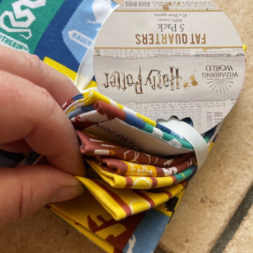 Fat Quarters υλικό καινούργιο, 15 τεμάχια με θέμα Harry Potter και Winnie the Pooh
