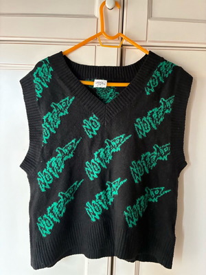 Αμάνικο πουλόβερ Zara σαν καινούργιο, μαύρο και πράσινο με στάμπες