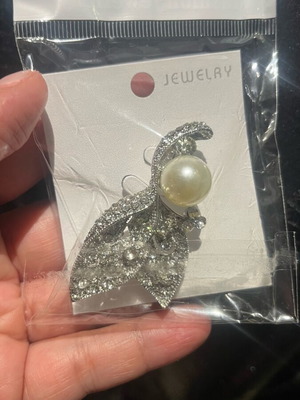 Pearl Pin new
