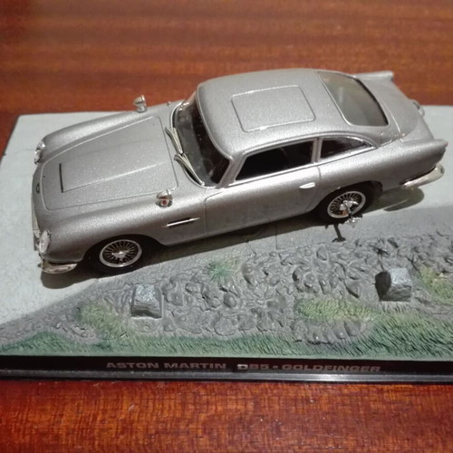 James Bond metal cars used, Aston Martin DB5 and Jaguar XKR