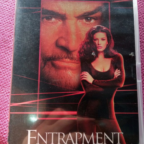 Entrapment DVD special edition like new, adventure romance