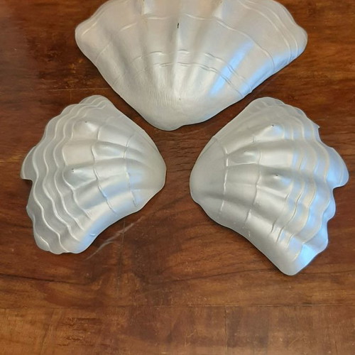 Three platters in the shape of a conch